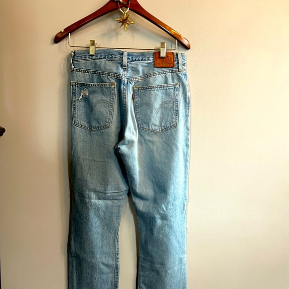 Levi’s high rise, button fly cropped jeans! ✌️ - Picture 2 of 3